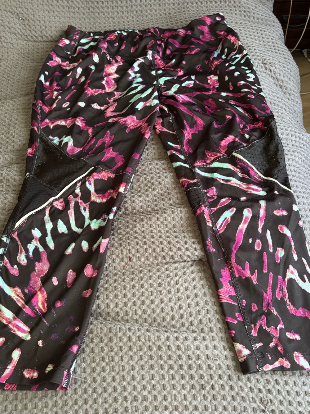 Woman’s Avia Black Leggings with Pink & Mint Brushstroke Print SzL never worn